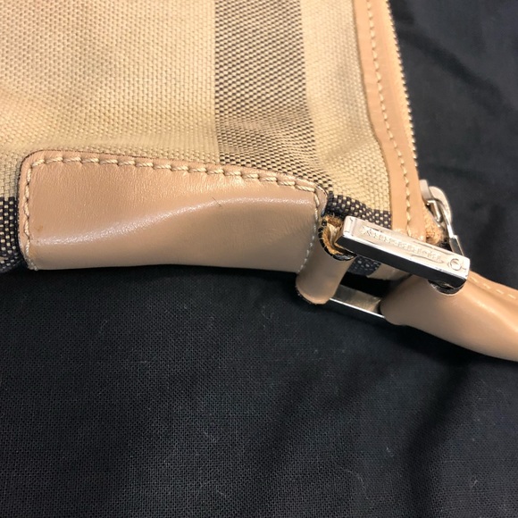 Authentic BURBERRY Shoulder Bag. - Picture 5 of 11